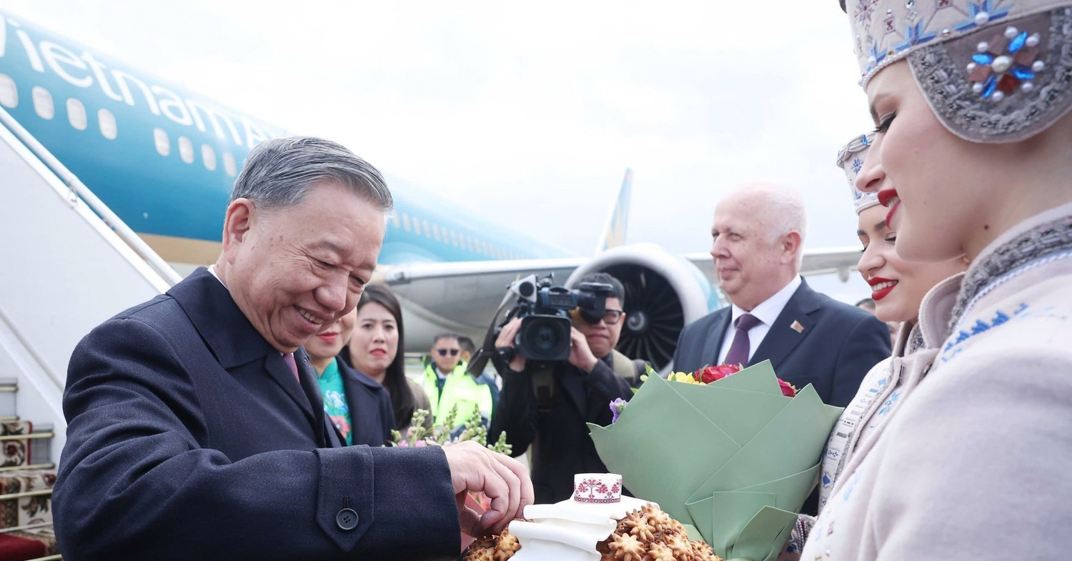General Secretary To Lam welcomed in Belarus with bread and salt ritual