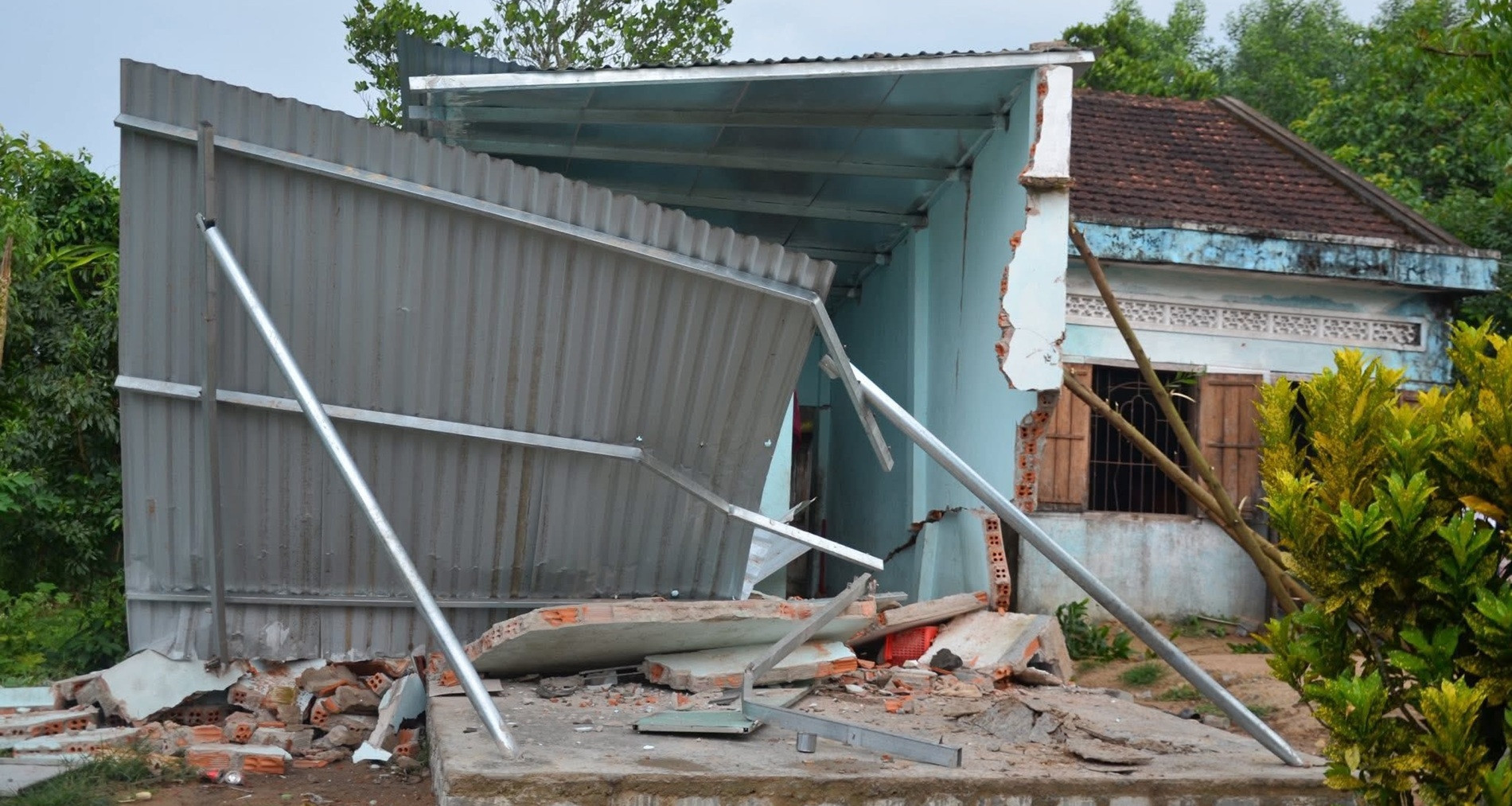 Tragedy in Phu Yen as truck crashes into home, killing baby