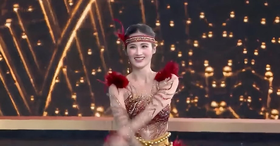 Y Nhi stuns with 15-spin twirl in Central Highlands costume at Miss World