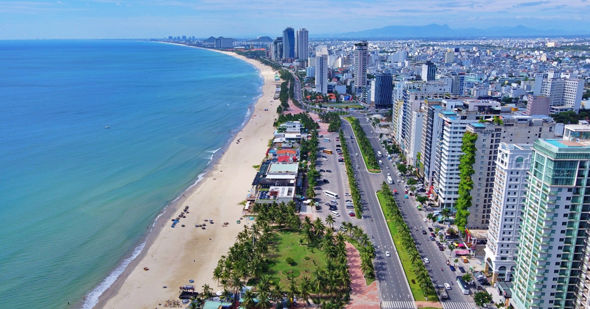 Foul odor hits My Khe Beach, Da Nang finds wastewater system to blame