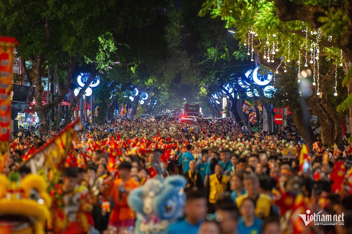 buddha relic parade vietnam8.jpg