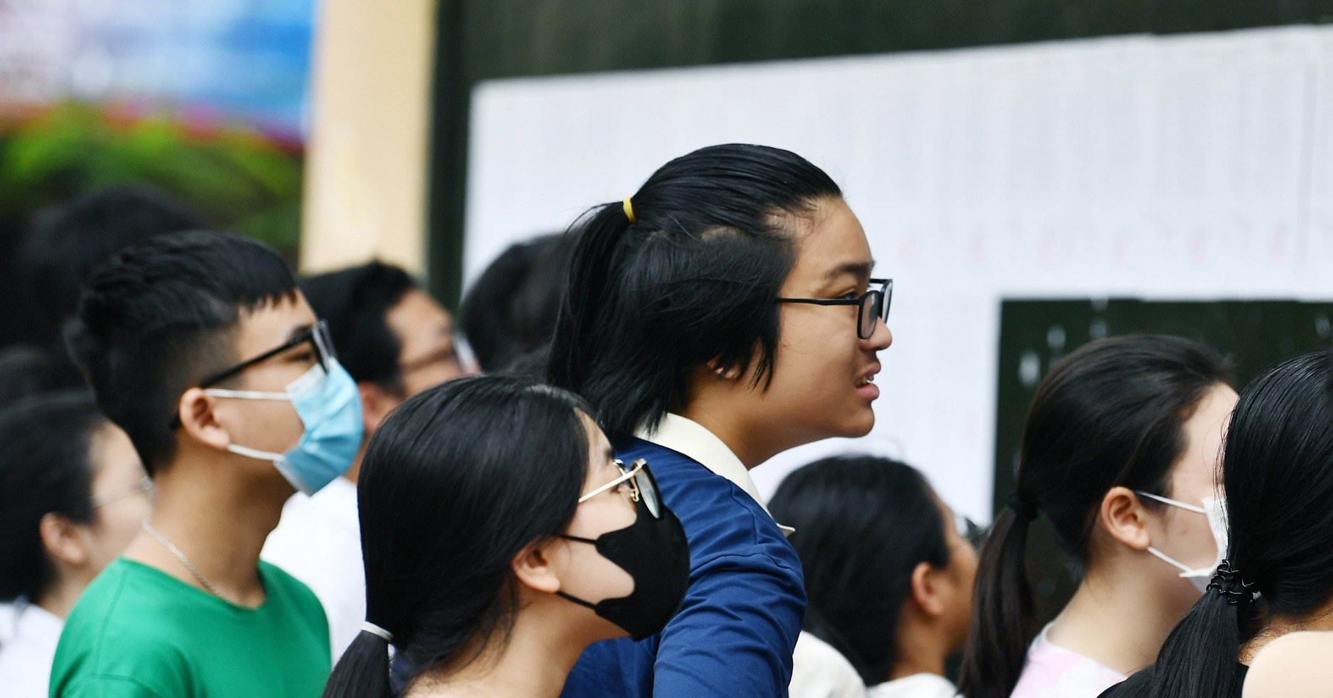 Public high school crisis: 30,000 students left behind in Hanoi