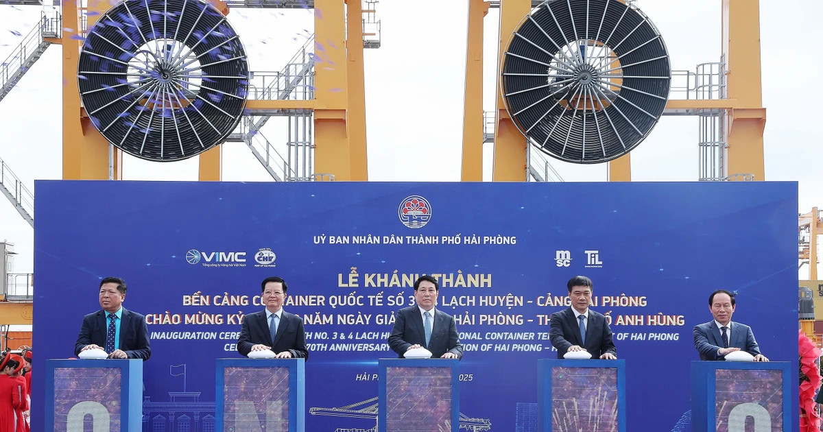State President attends inauguration of int’l container terminals in Hai Phong