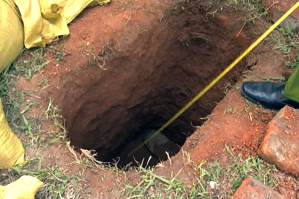 a2Hai đối tượng người Trung Quốc đã đào.jpg