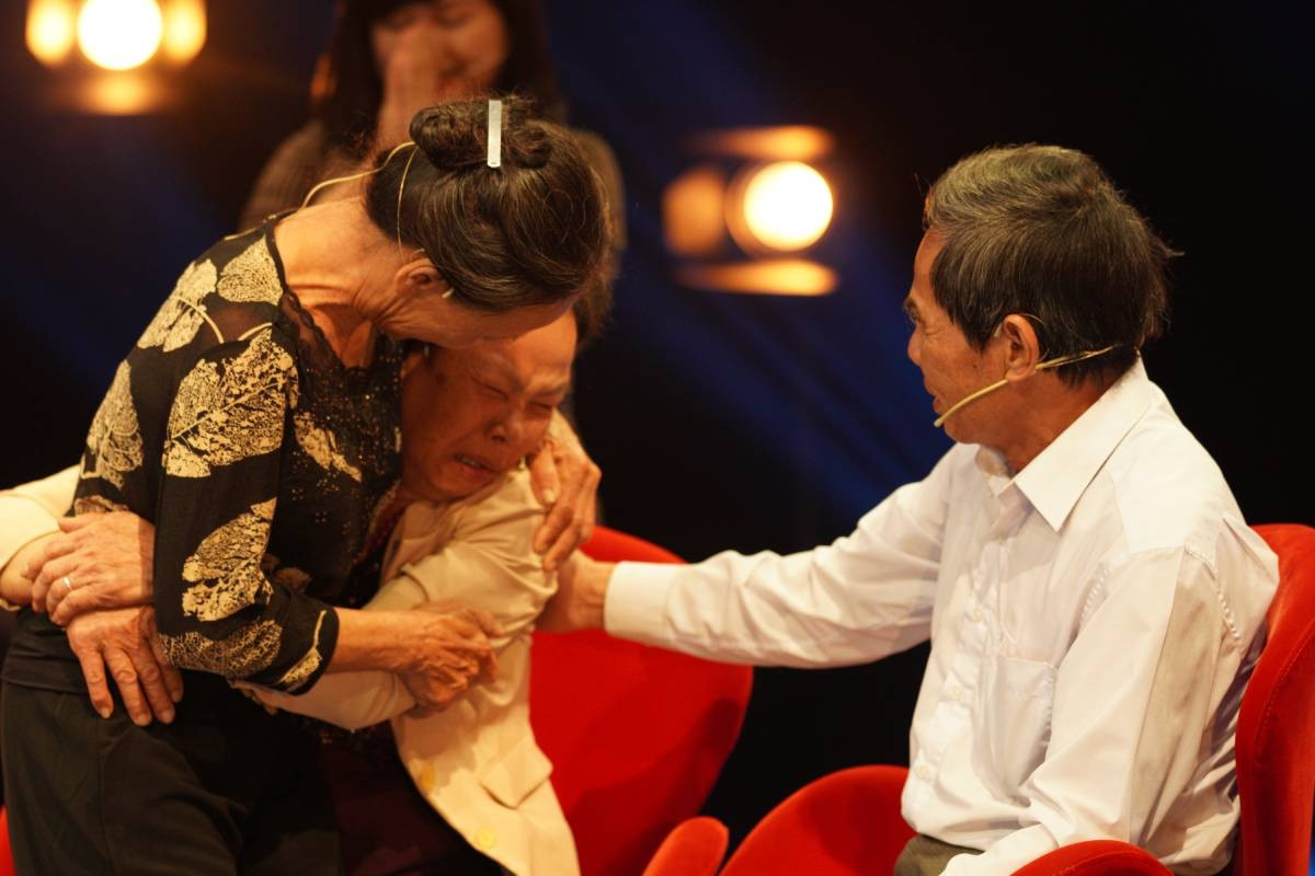 Returning after 60 years adrift, woman’s question leaves family in tears