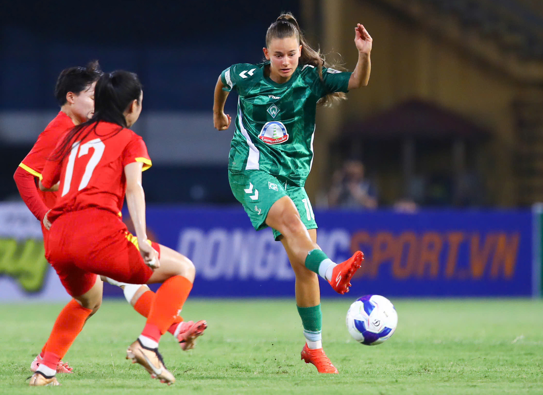 tuyen nu viet nam Werder Bremen 4.jpg