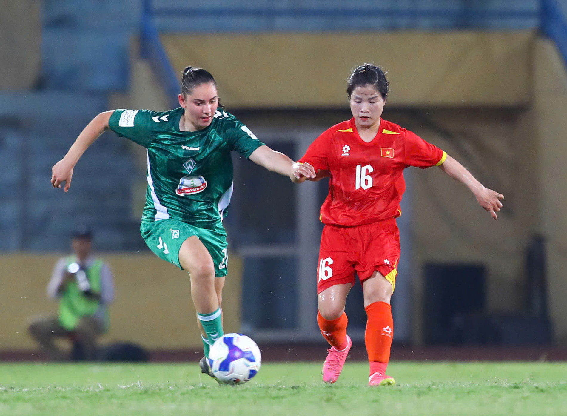 tuyen nu viet nam Werder Bremen 1.jpg