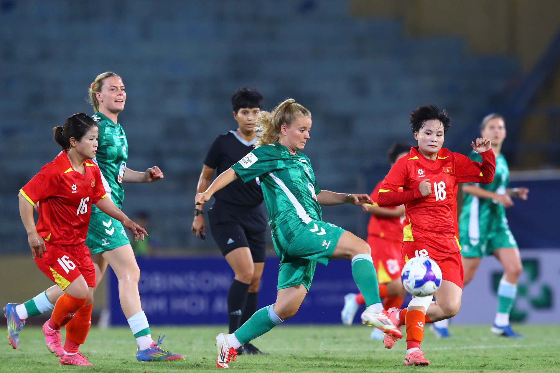 tuyen nu viet nam Werder Bremen 5.jpg