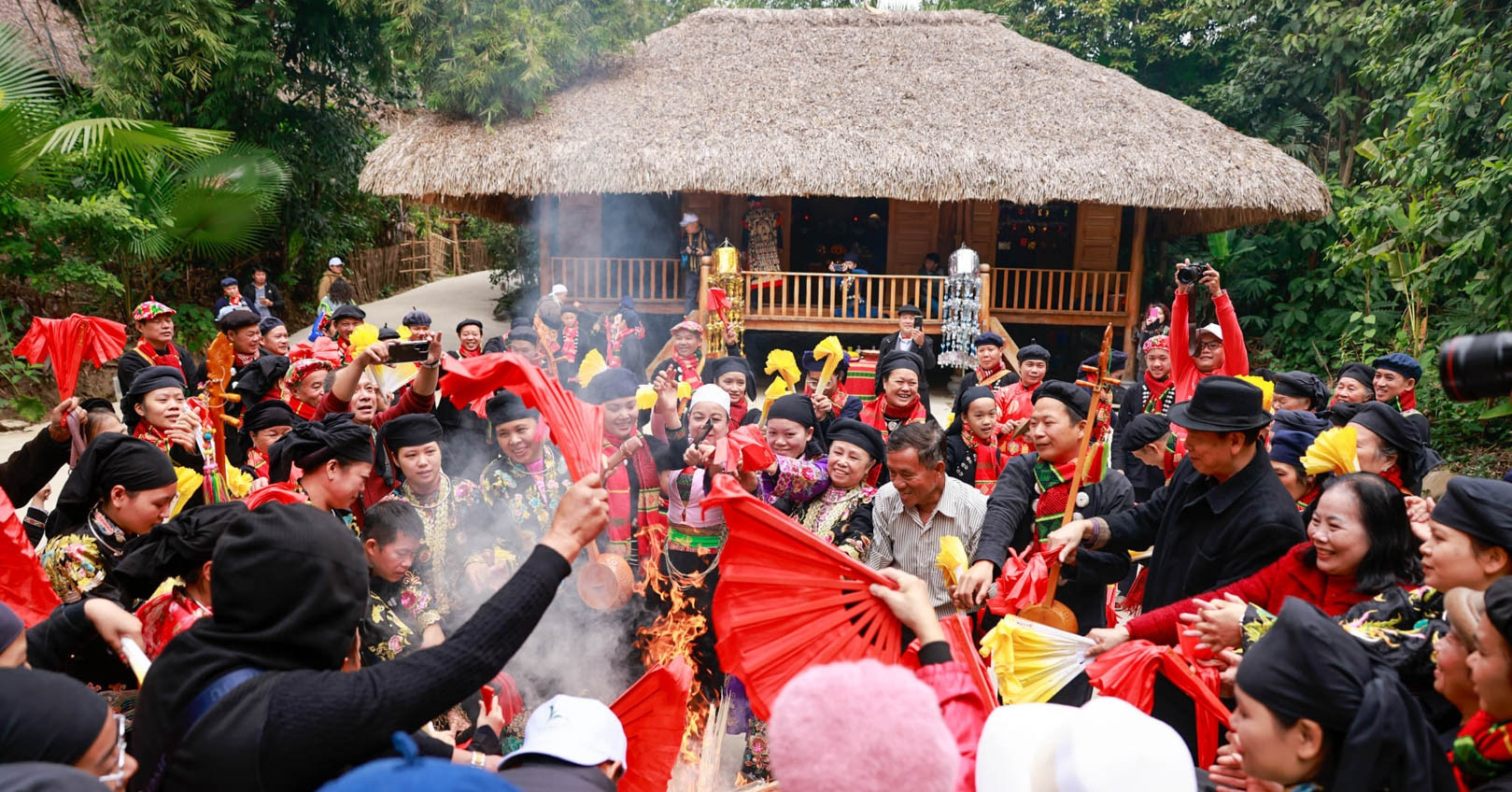 Villagers share meals, goods and earnings communally