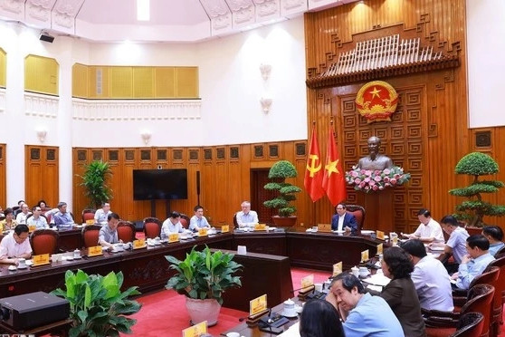 PM urges building strong decrees on decentralisation