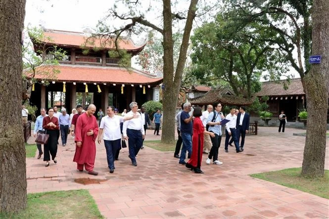 Foreign diplomats explore Con Son – Kiep Bac heritage site
