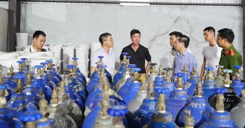 Vietnam police arrest 11 in underground laughing gas and drug network