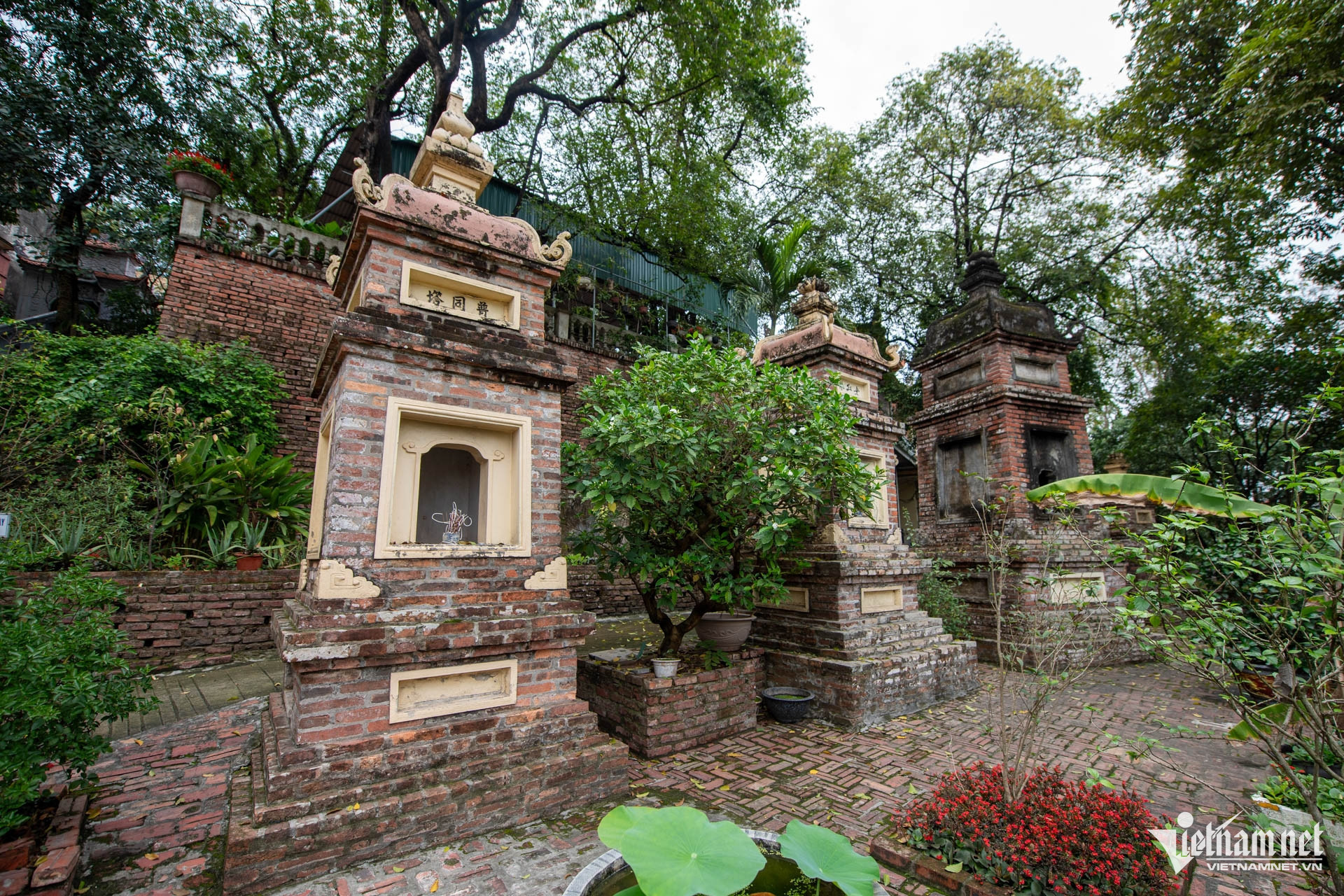 vietnam pagoda10.jpg