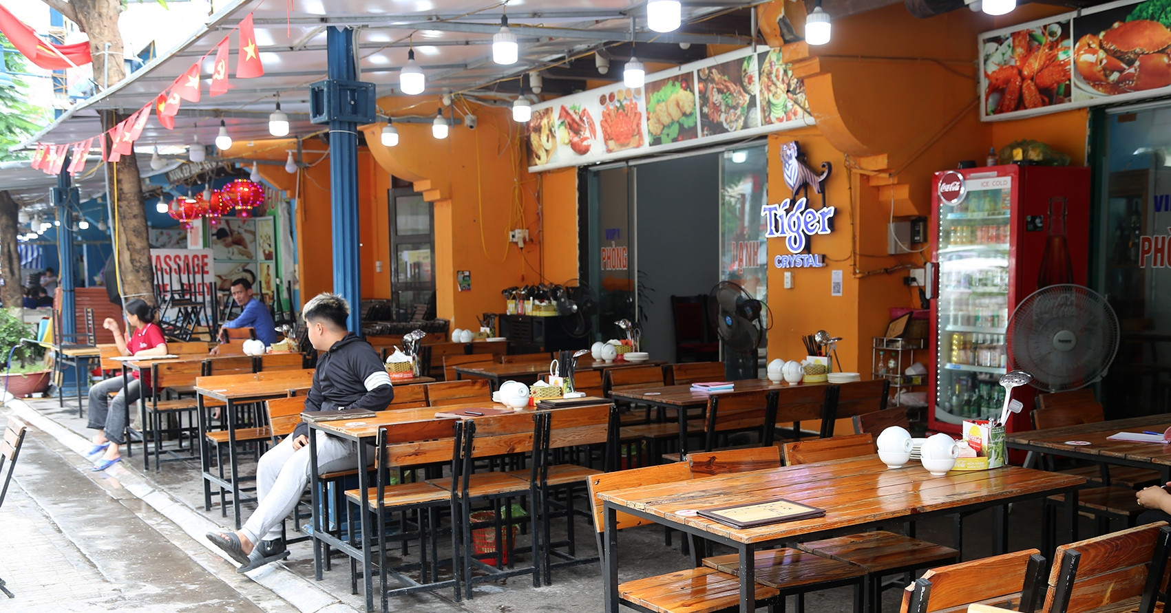 Holiday surprise: Ha Long unusually quiet this year