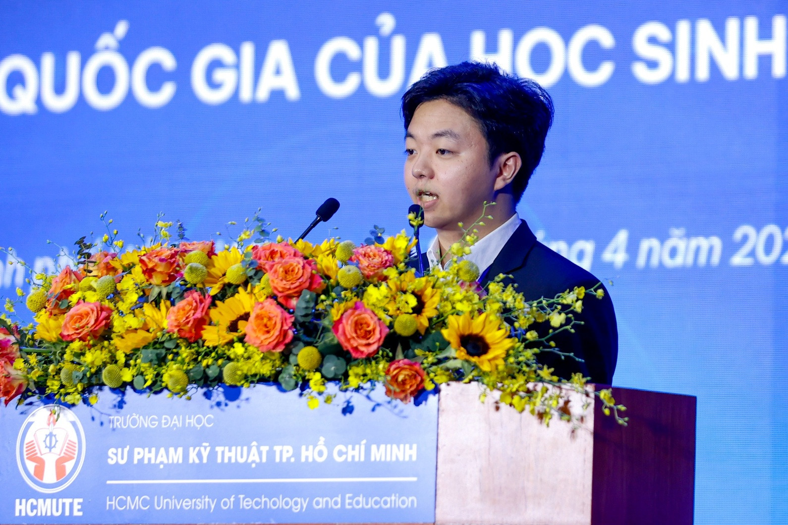 Tran Van Luc speaking at the National Startup Festival