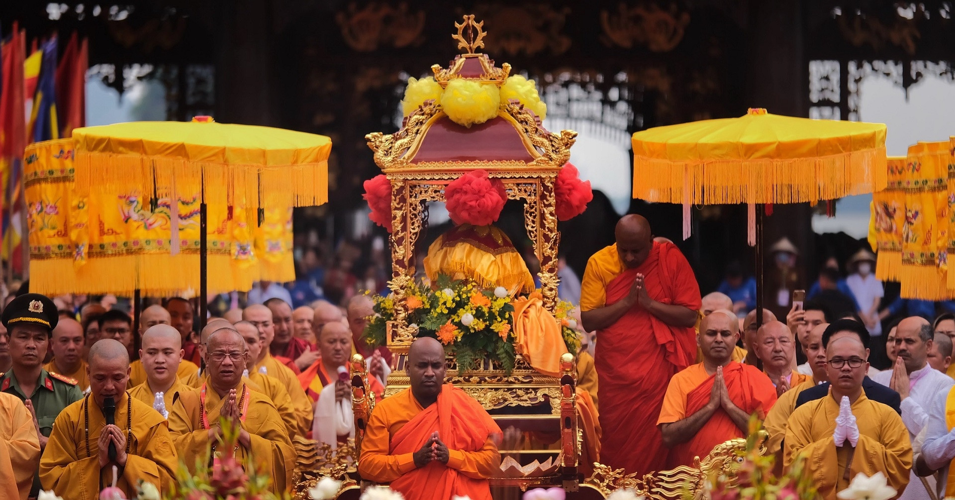India agrees to extend Buddha relic exhibition in Vietnam