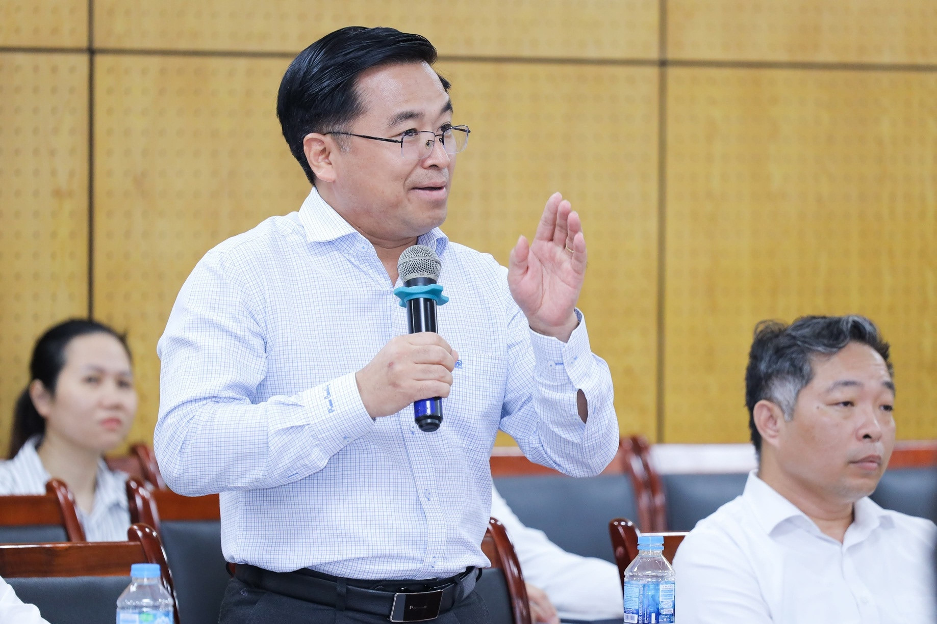 Should the national and regional university model abolished?
