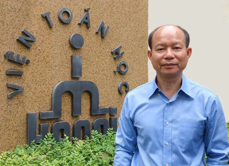 GS Hoàng Xuân Phú.jpg