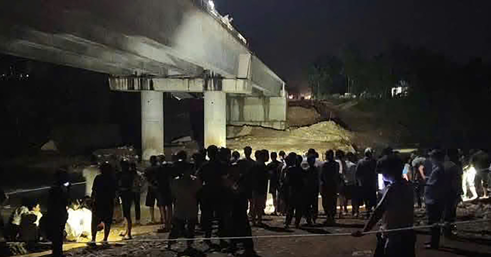 Flash flood sweeps away 7 students in Quang Ninh: 2 dead, 2 missing