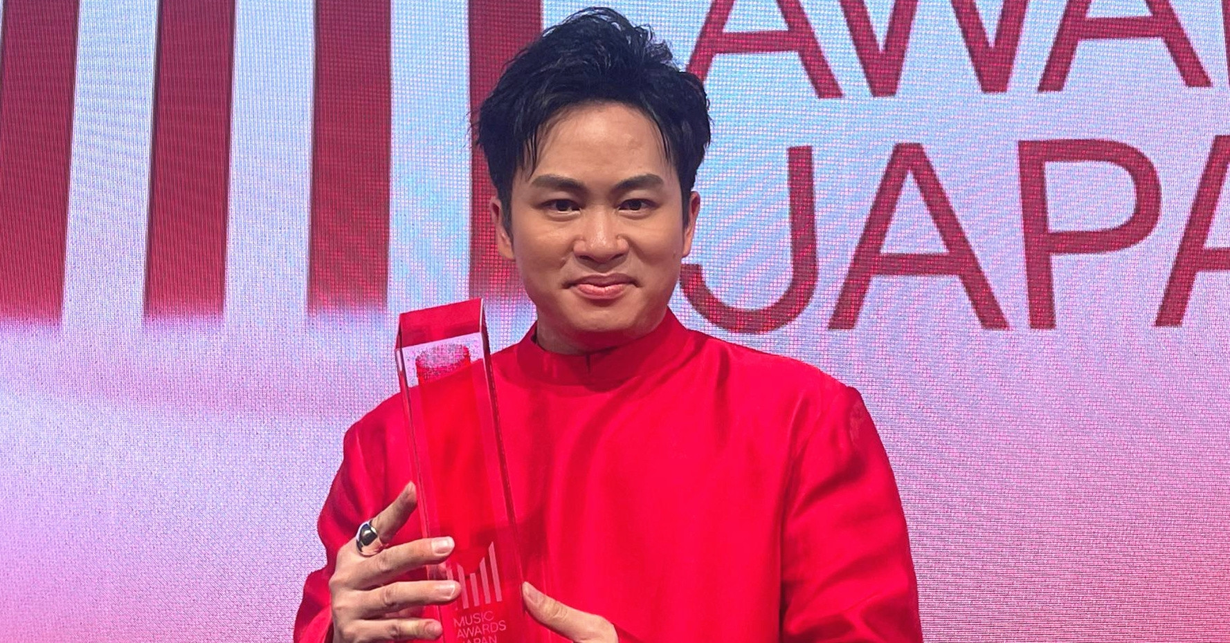 Vietnamese star receives International Special Award in Japan