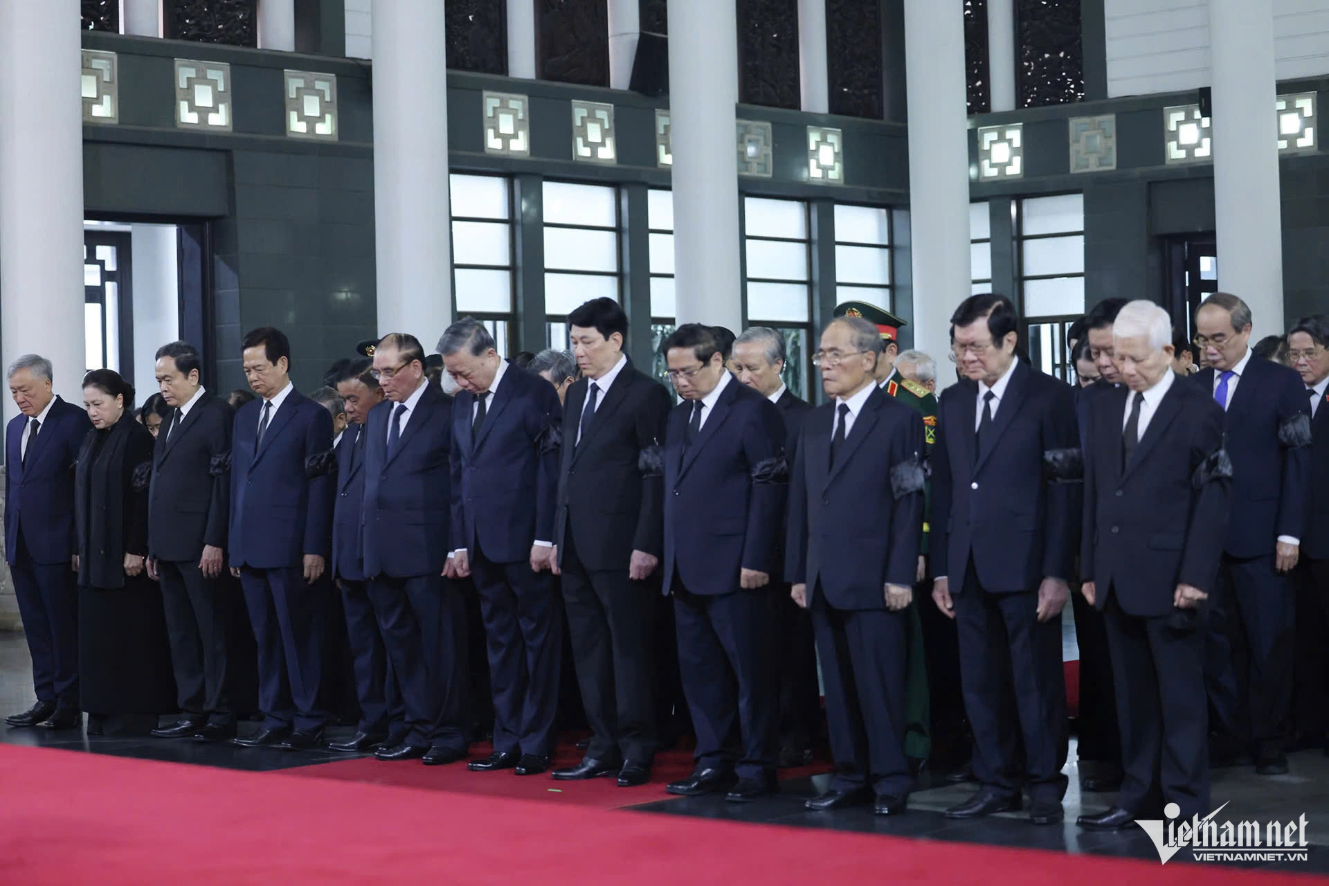 W-ban chấp hành 2.jpg