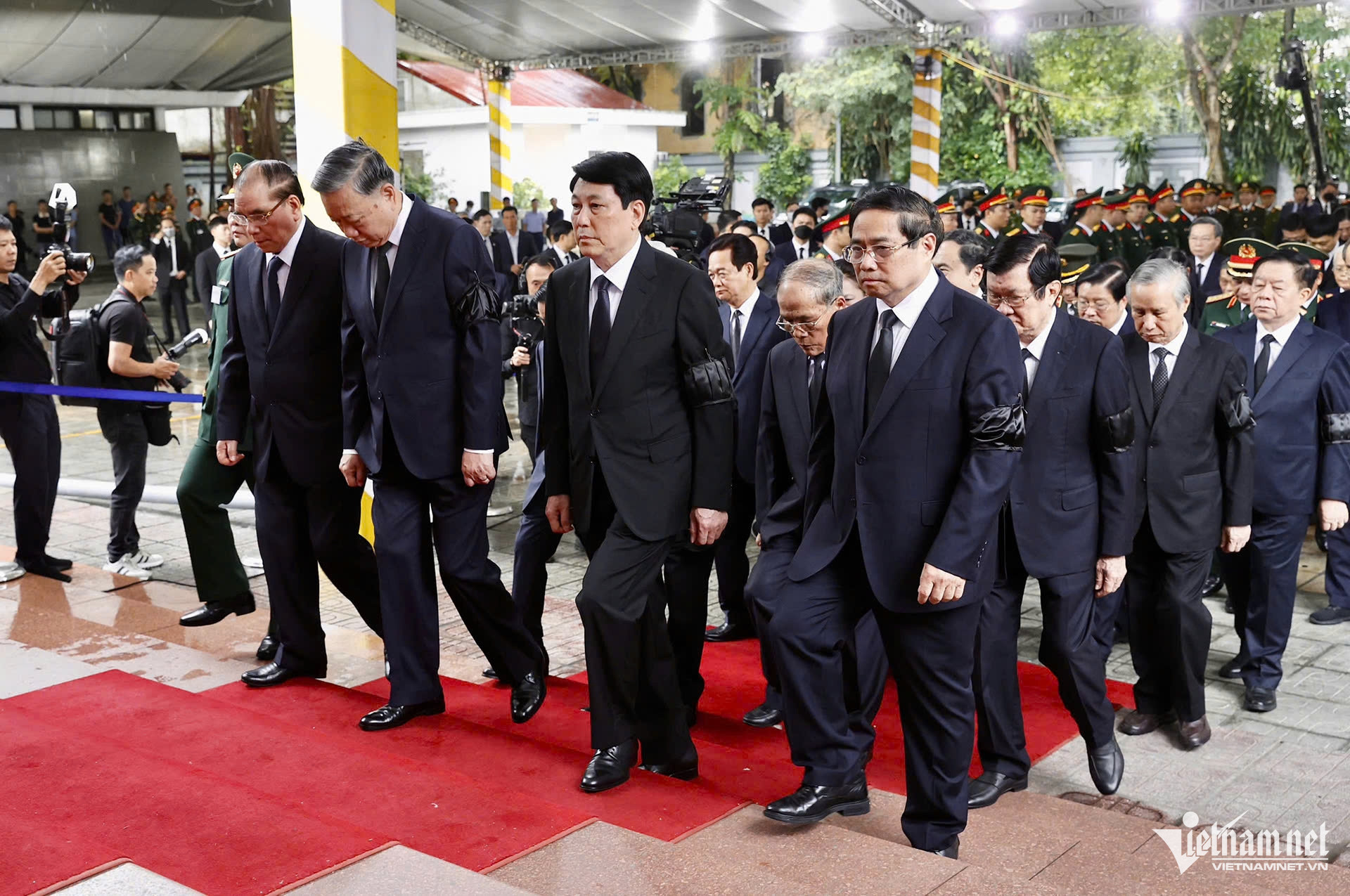 W-ban chấp hành.jpg