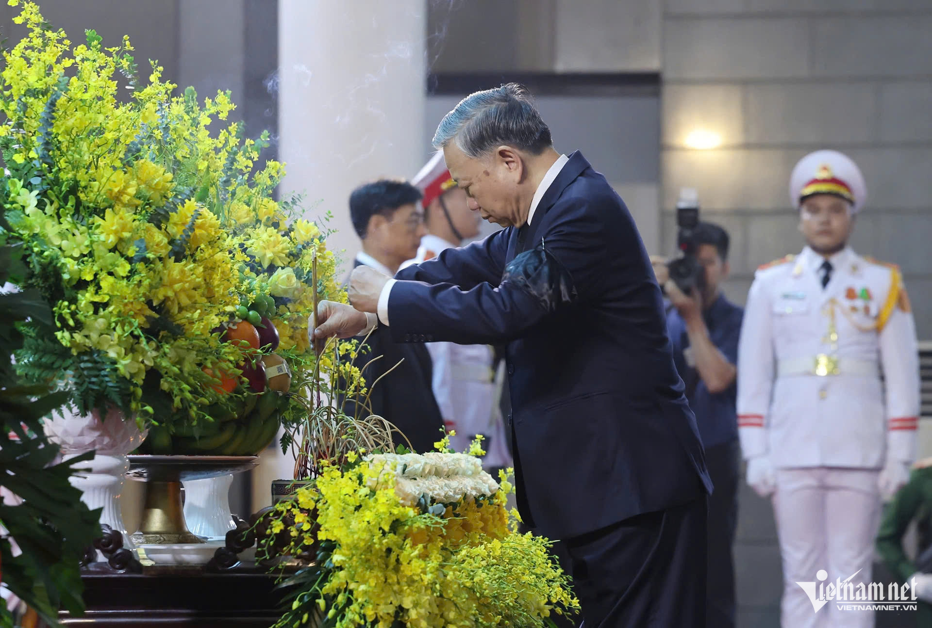 W-ban chấp hành 4.jpg