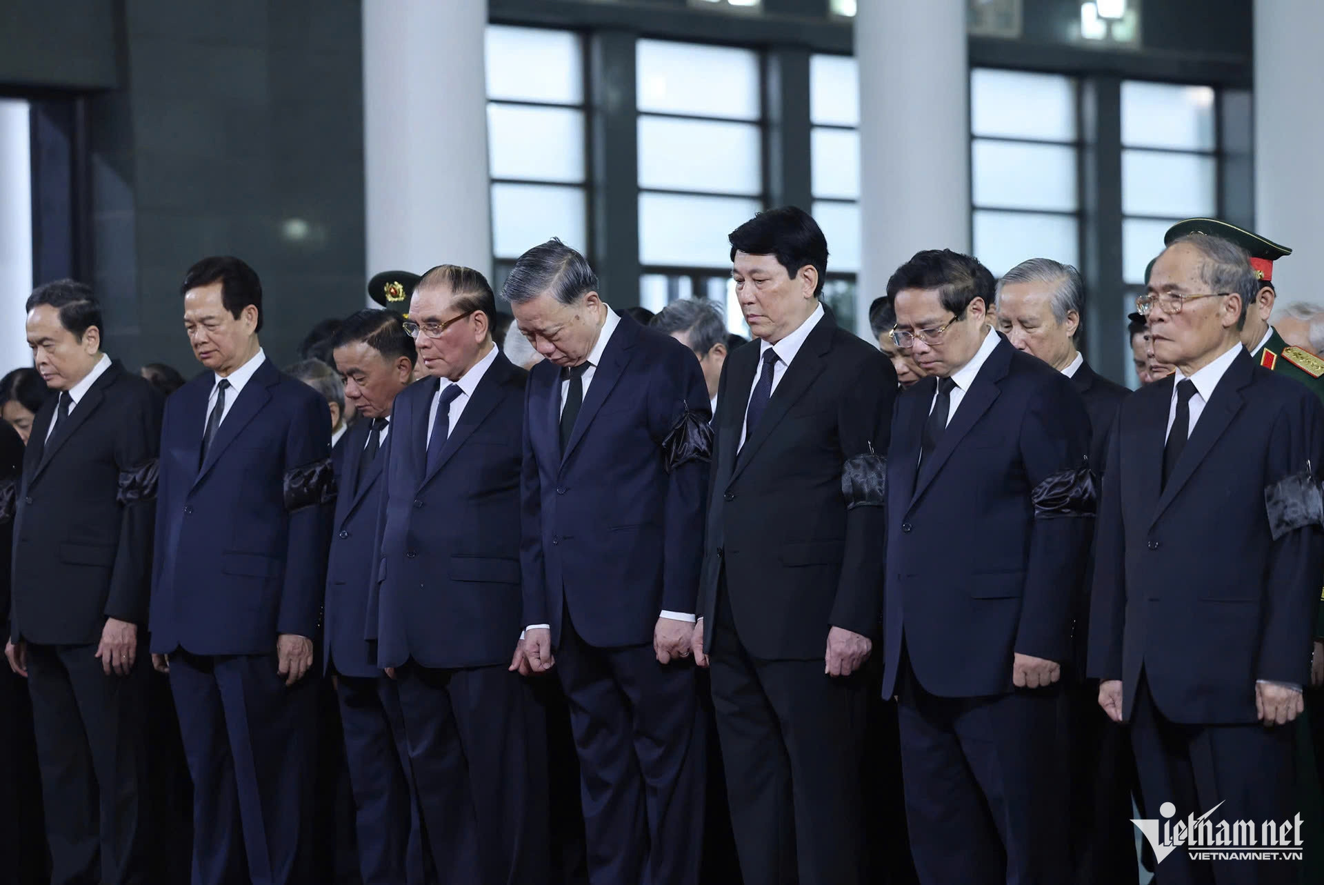 W-ban chấp hành 3.jpg