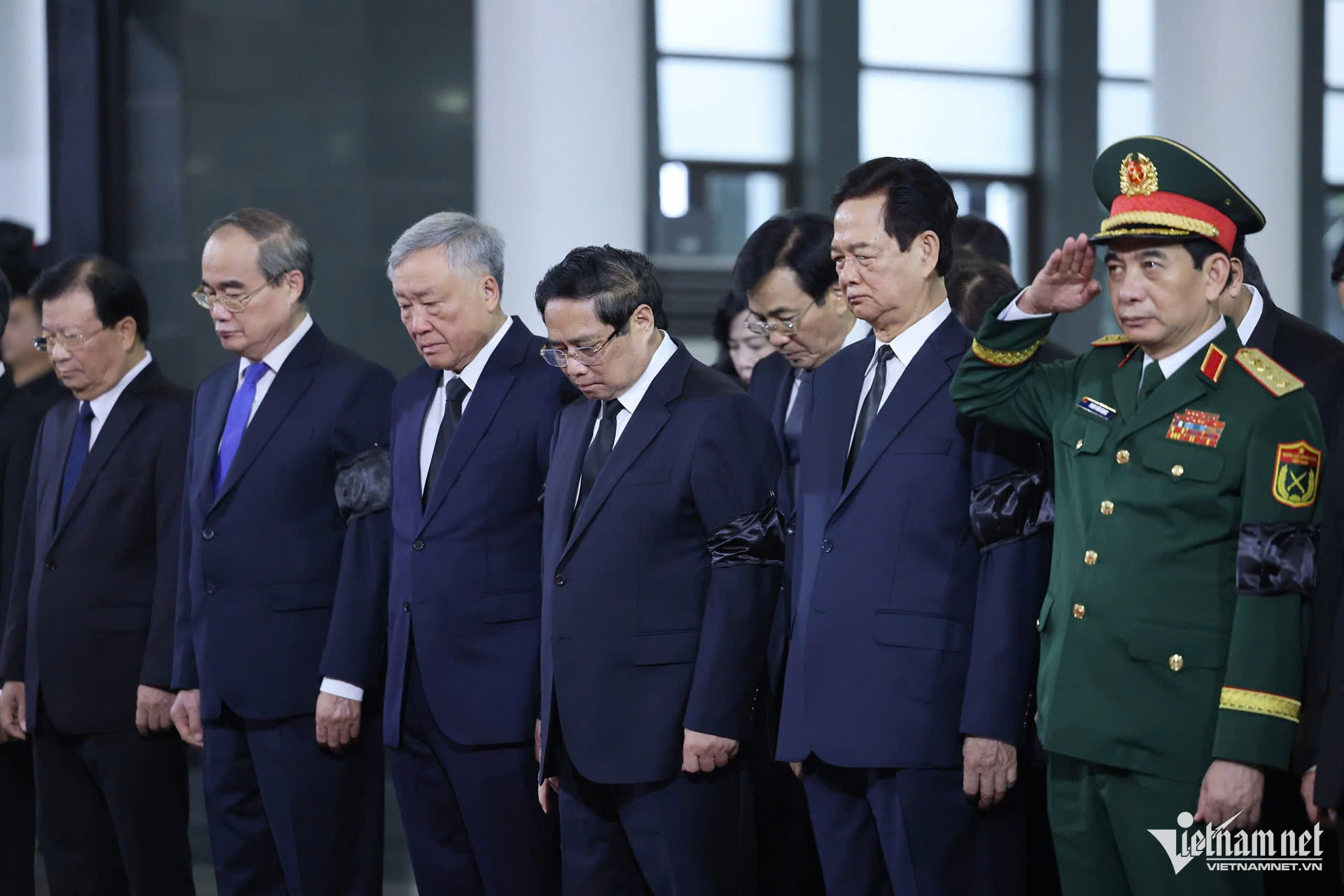 W-chính phủ 3.jpg