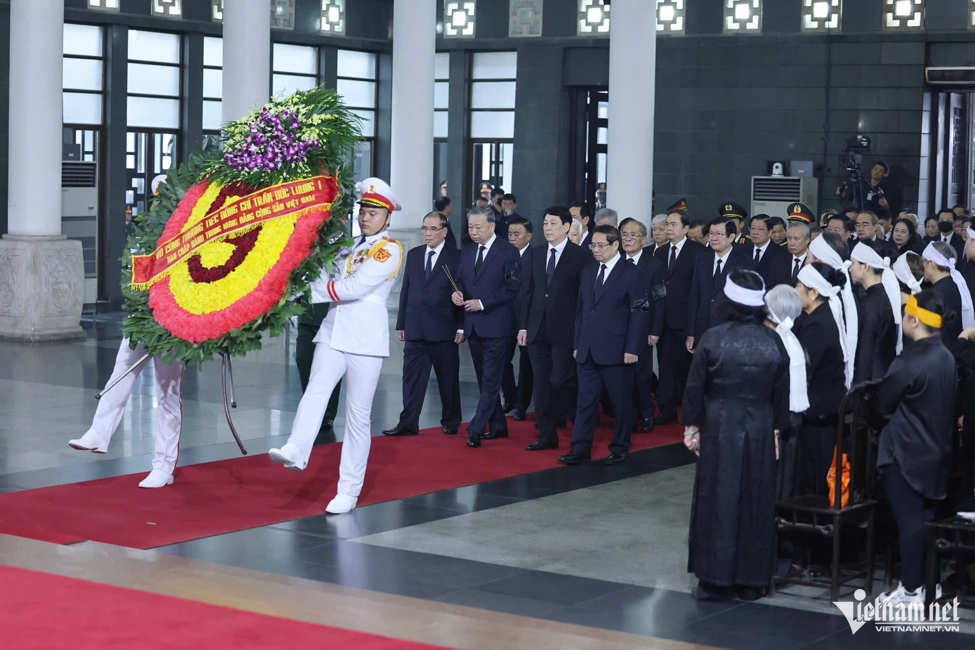 W-ban chấp hành 1.jpg