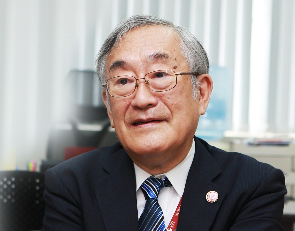 GS Furuta Motoo Hiệu trưởng Trường ĐH Việt Nhật.jpg