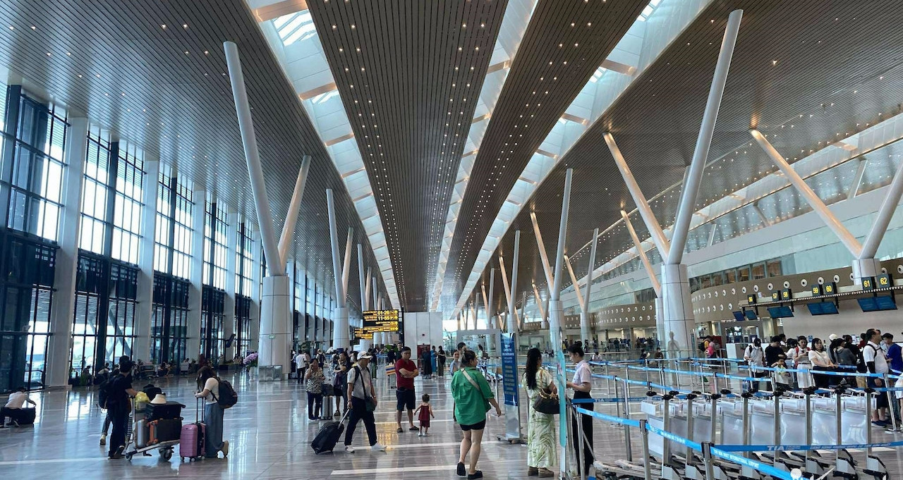 Tan Son Nhat Terminal T3 leaks after early launch
