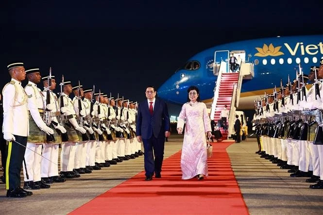 PM arrives in Malaysia for official visit, attendance at 46th ASEAN Summit