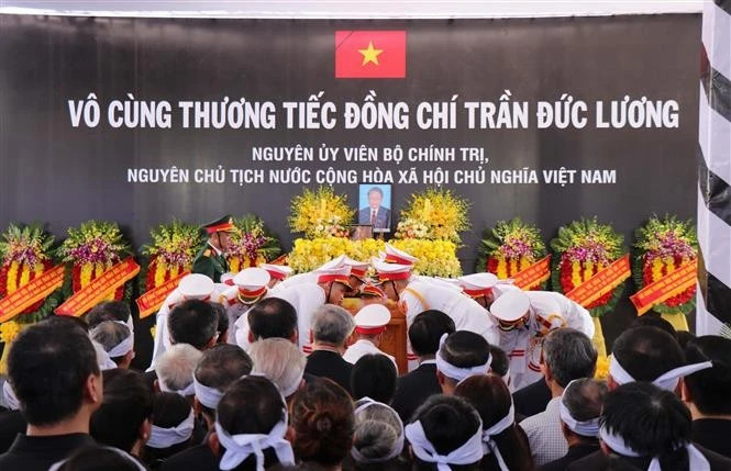 Burial ceremony held for former President Tran Duc Luong in Quang Ngai
