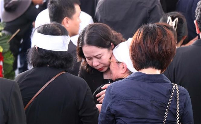 burial-ceremony-held-for-former-president-tran-duc-luong-2.jpg