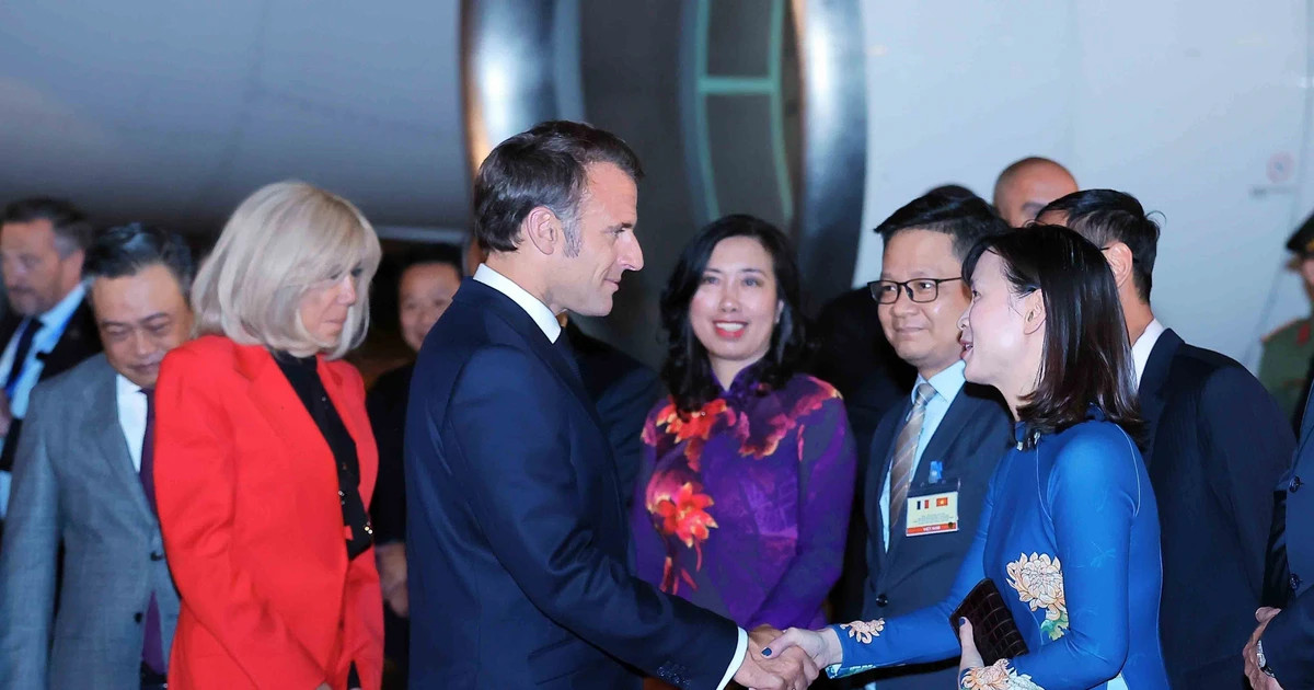 French President begins state visit to Vietnam