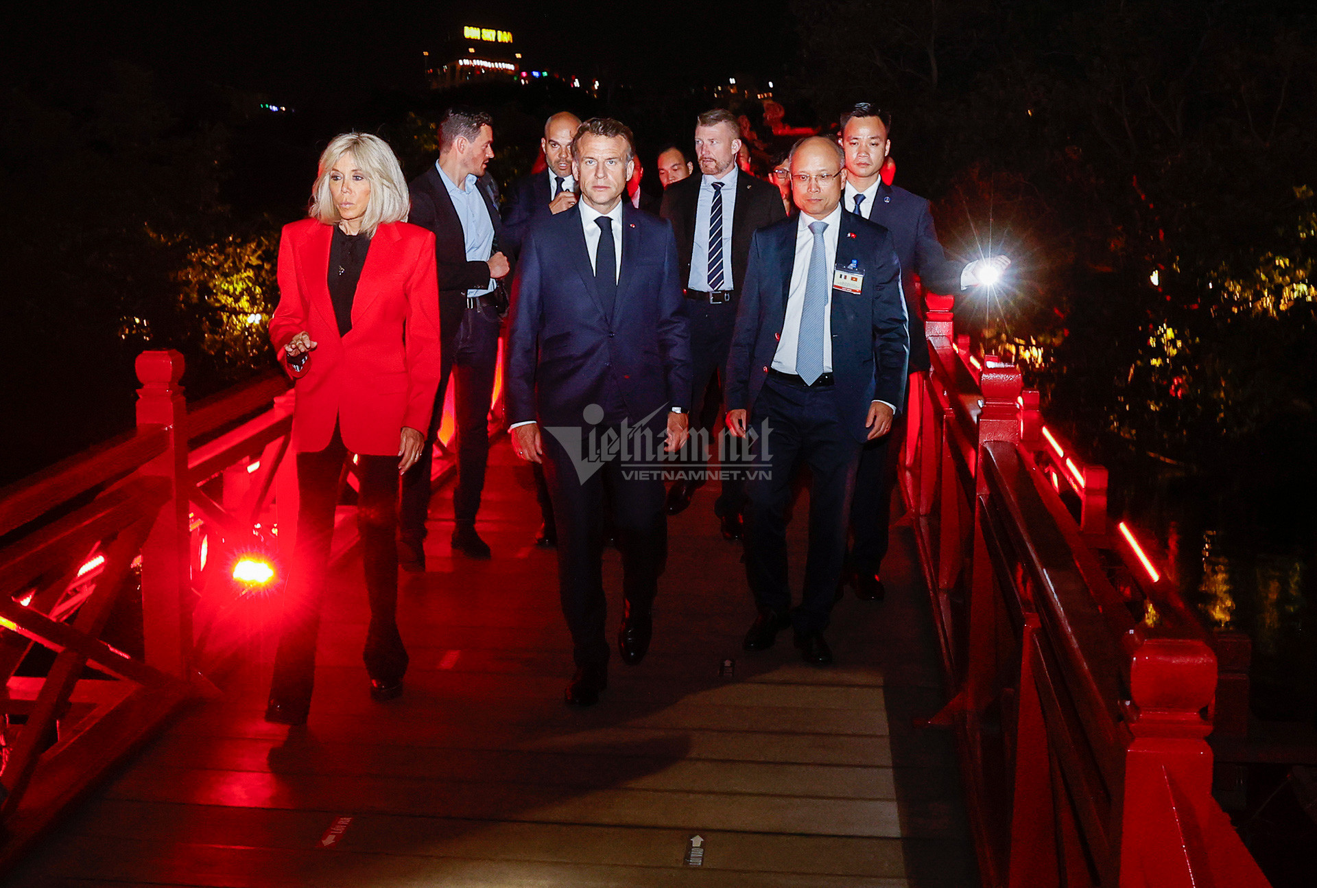 french president in vietnam4.jpg