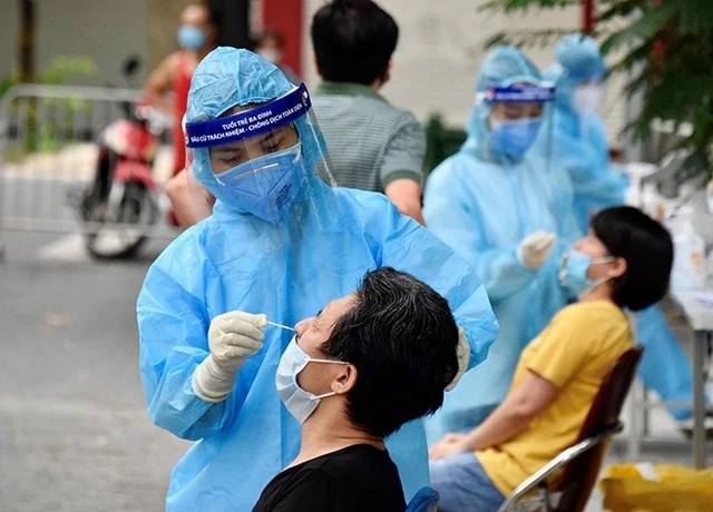 HCM City reports first cases of new COVID-19 variant