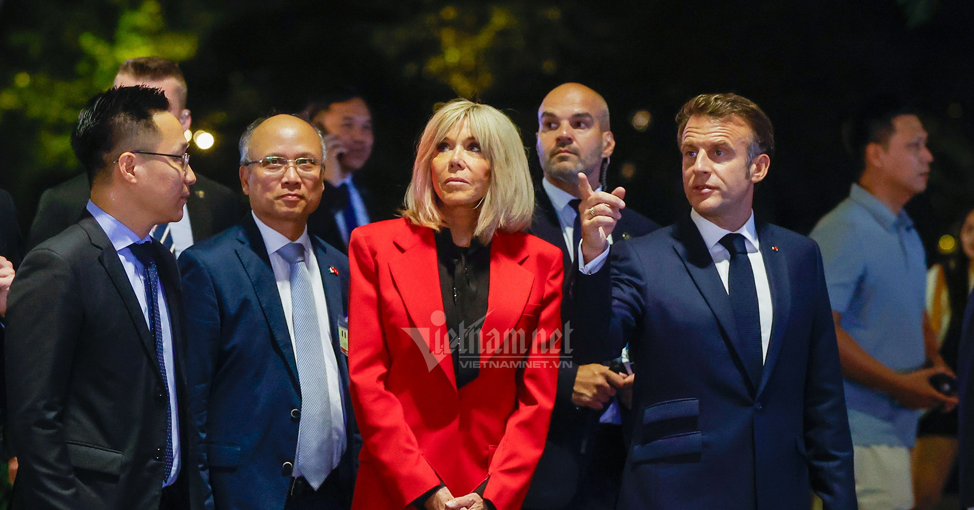 President Macron and his wife explore Hanoi’s Hoan Kiem Lake by night