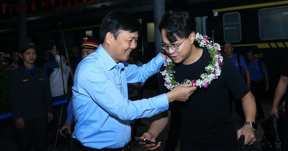 Vietnam welcomes first rail passengers from China after pandemic hiatus