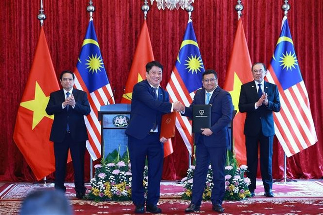 pham-minh-chin-anwar-ibrahim-cooperation-pact-vna.jpg