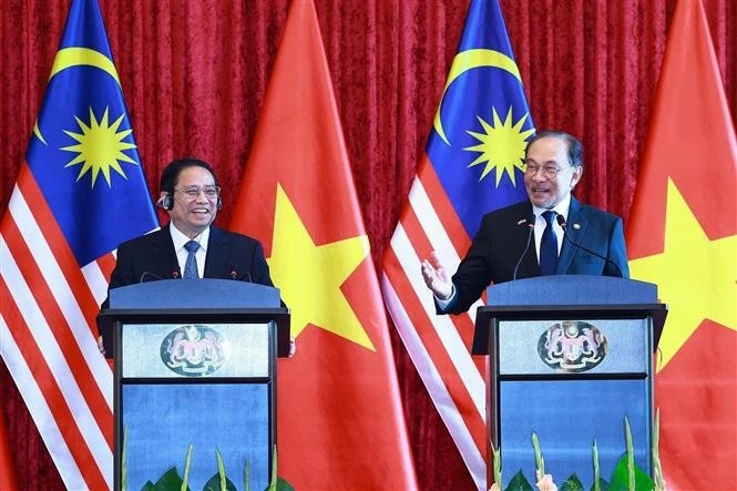 Vietnamese, Malaysian PMs hold joint press conference