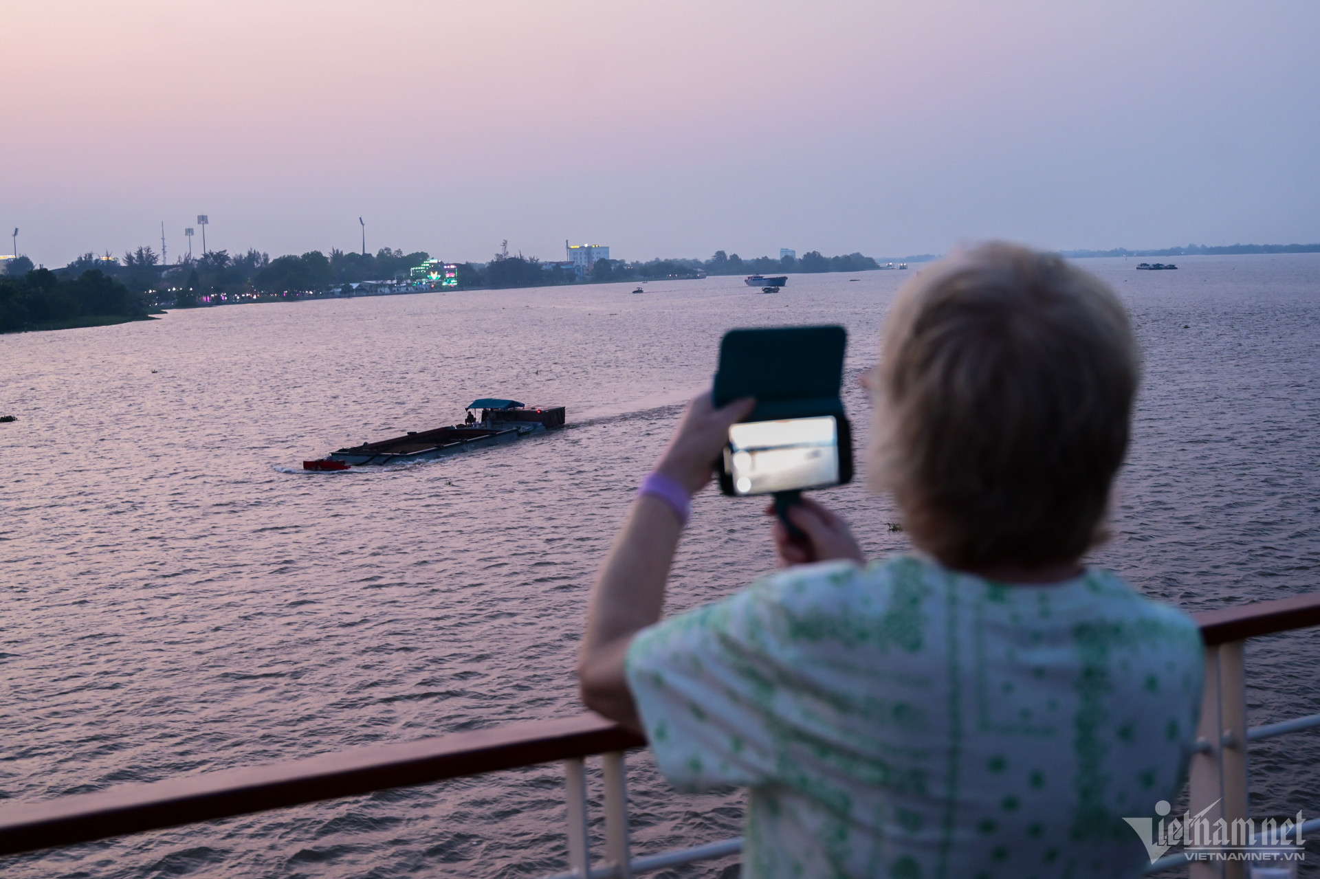 w du lich du thuyen nguyen hue 8297 3 867.jpg
