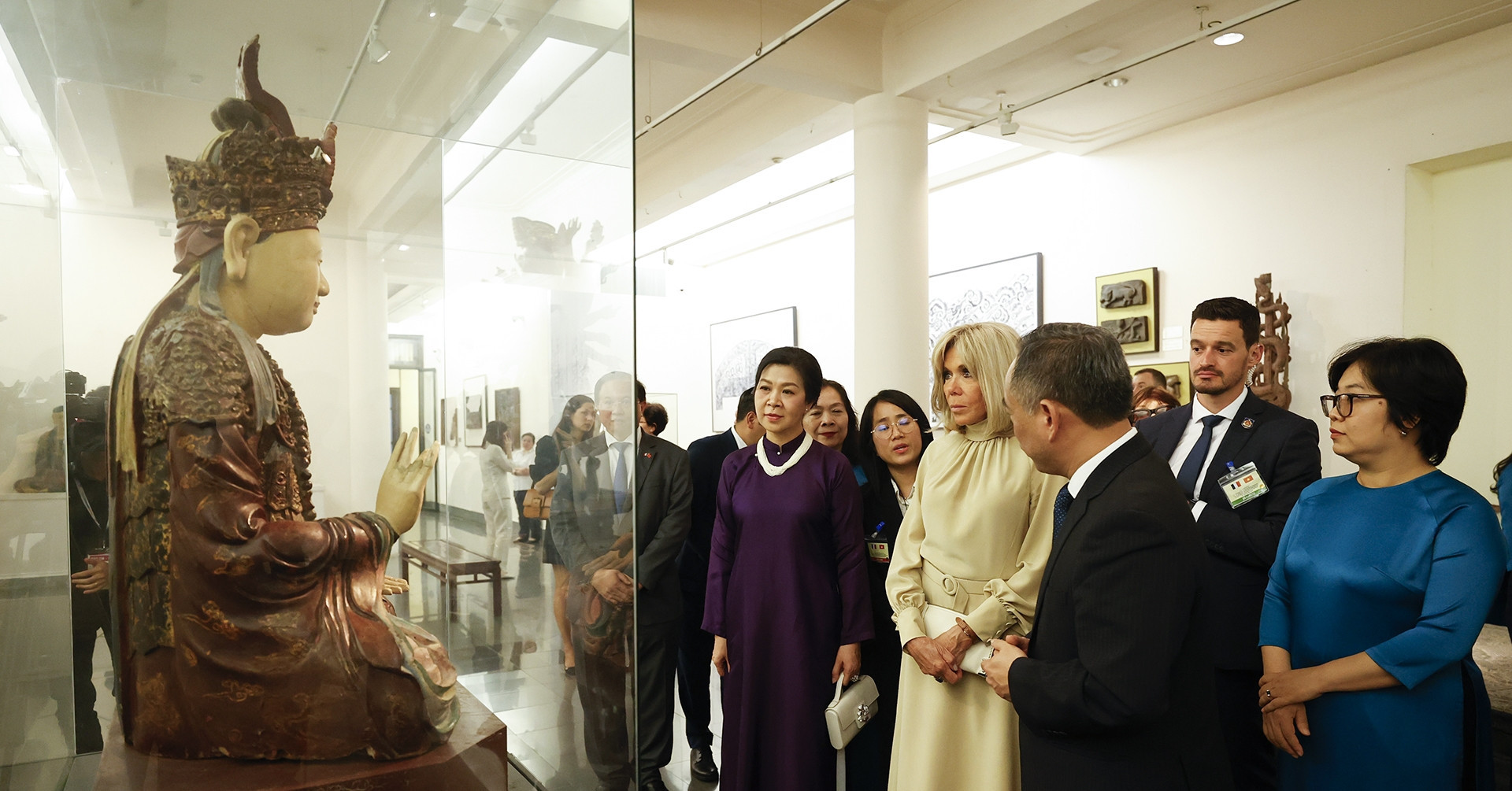 Guanyin to Little Thuy: French First Lady visits Vietnam’s artistic icons