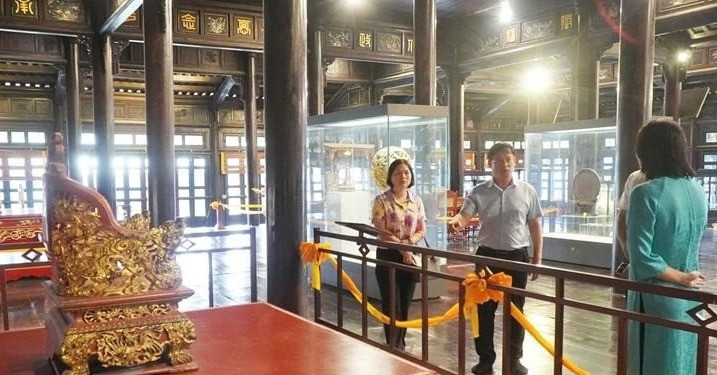 Hue heritage under threat: Nguyen Dynasty throne vandalized by visitor
