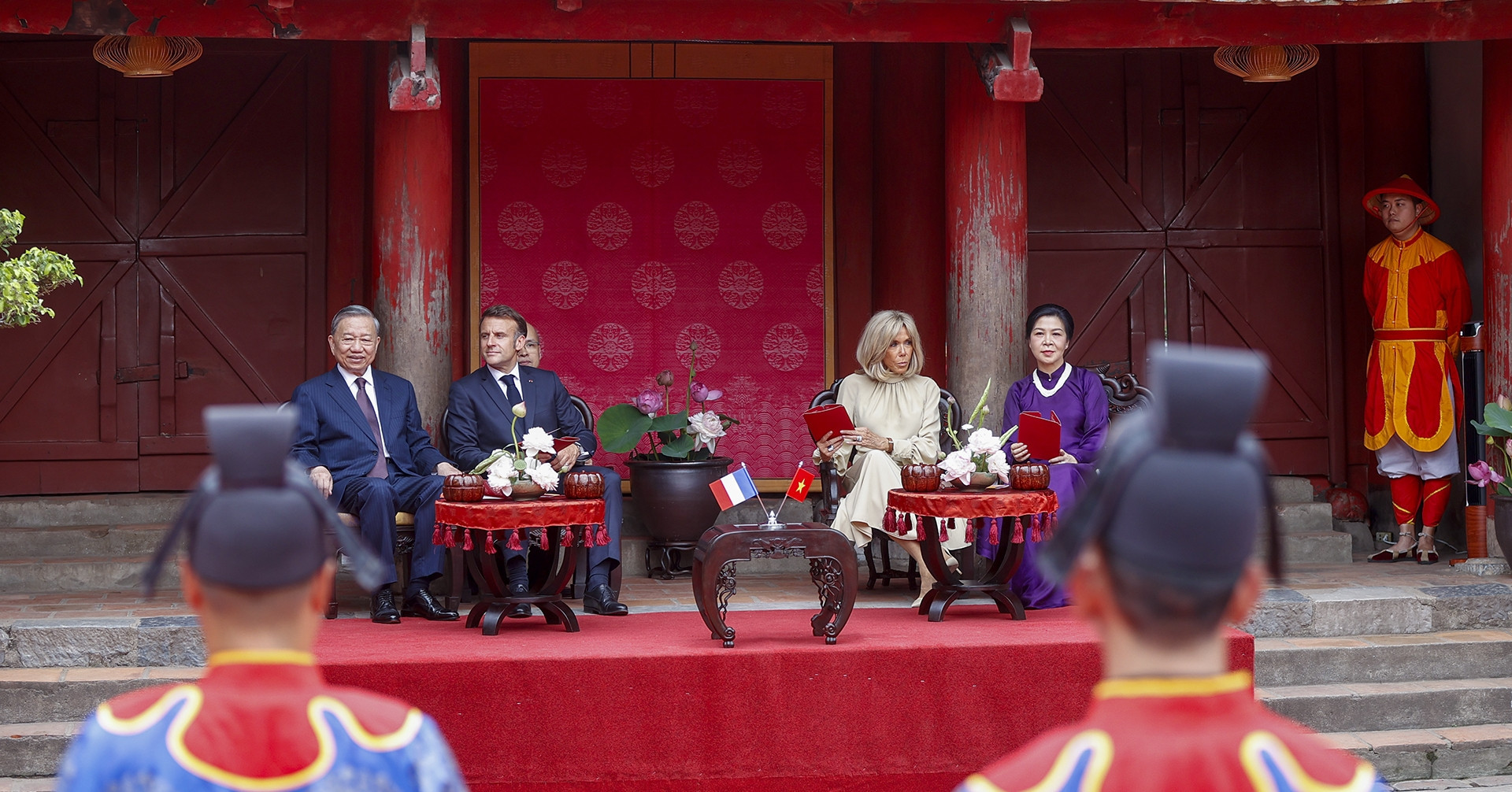Vietnamese and French leaders enjoy Hue royal court music in Hanoi