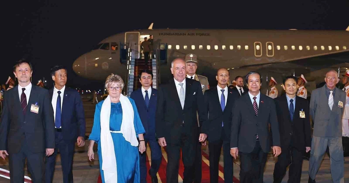 Hungarian President arrives in Hanoi, beginning official visit to Vietnam