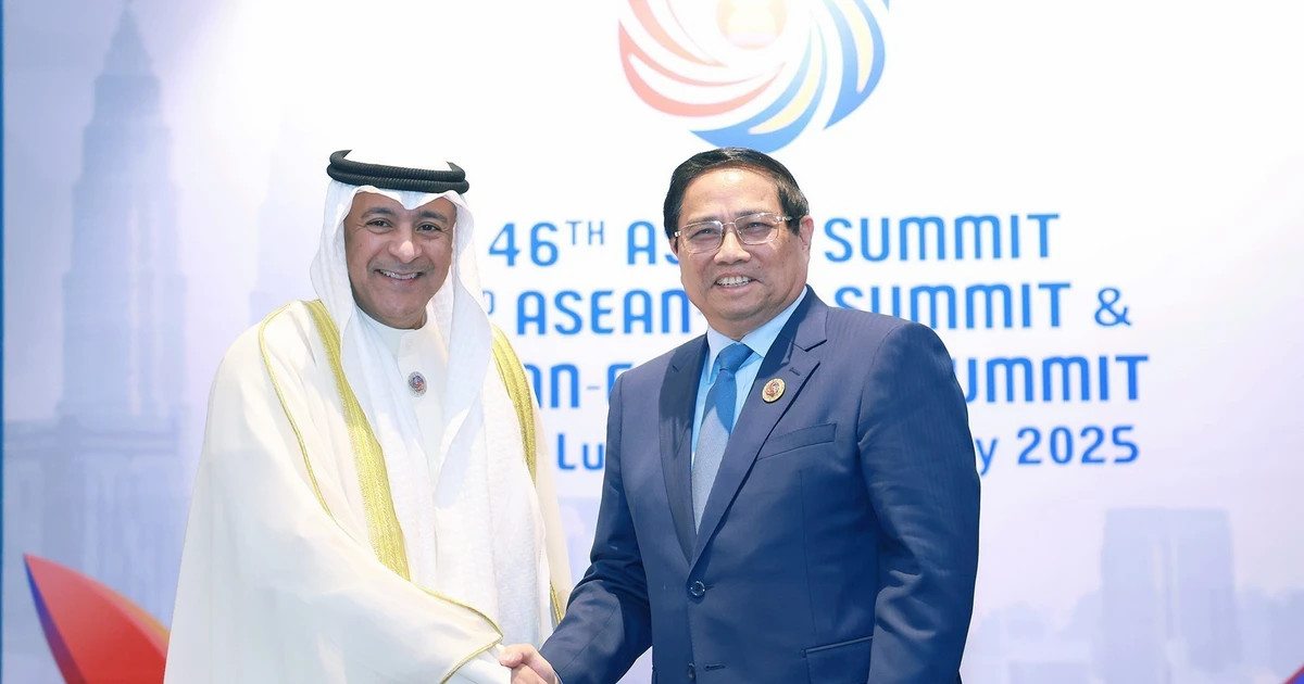 PM meets with GCC Secretary-General in Malaysia