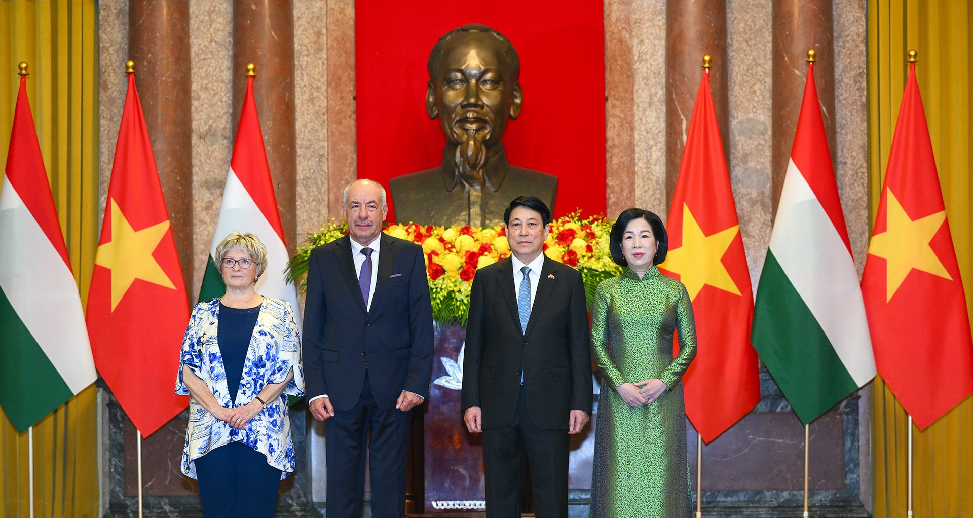 President Luong Cuong welcomes Hungarian President on official state visit
