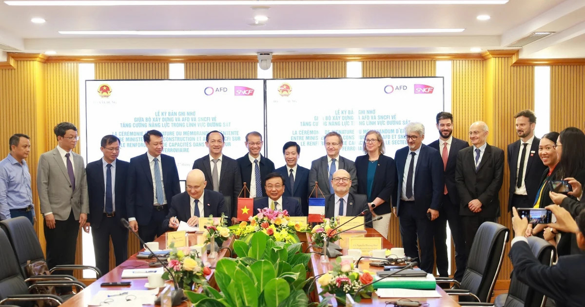Vietnam, France sign MoU to strengthen railway cooperation